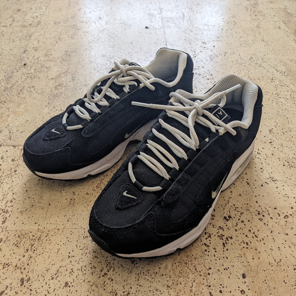 Nike black and white Air Max Triax LE sneakers size 8 womens - Picture 2 of 8